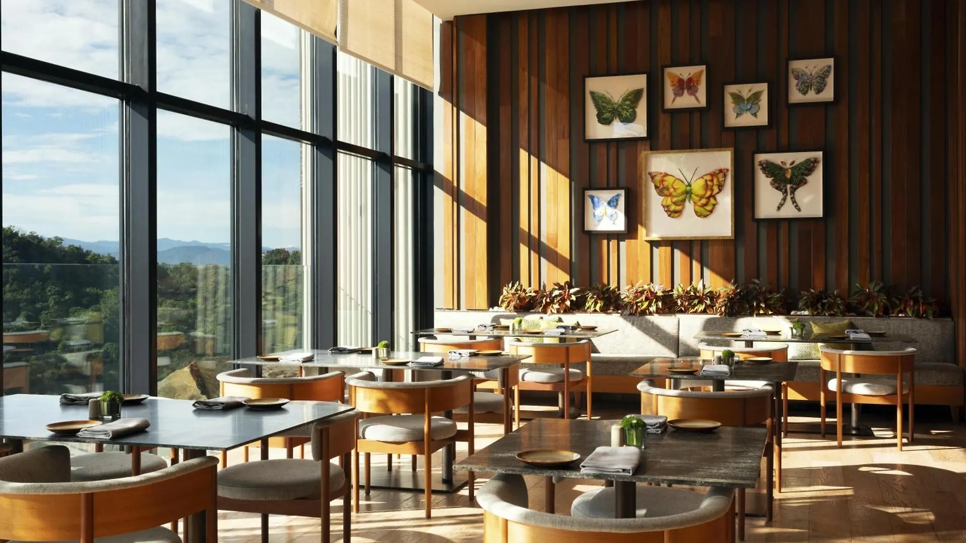 Hyatt Centric Kota Kinabalu Hotel 5*,  Malaysia